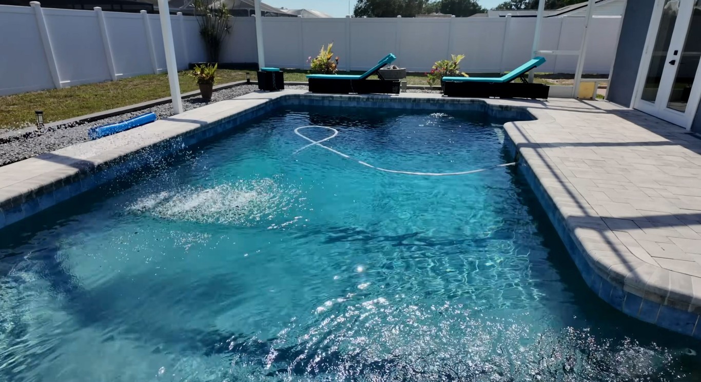 Professional pool cleaning service in Ventura, CA